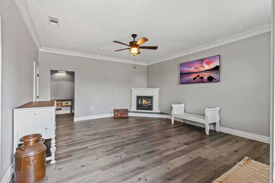 More Photos Of 30048 Yosemite Blvd, La Grange Bar For Sale