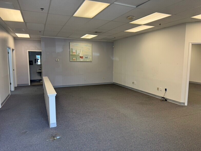 More Photos Of 25-53 Capital Dr, West Springfield Medical For Lease