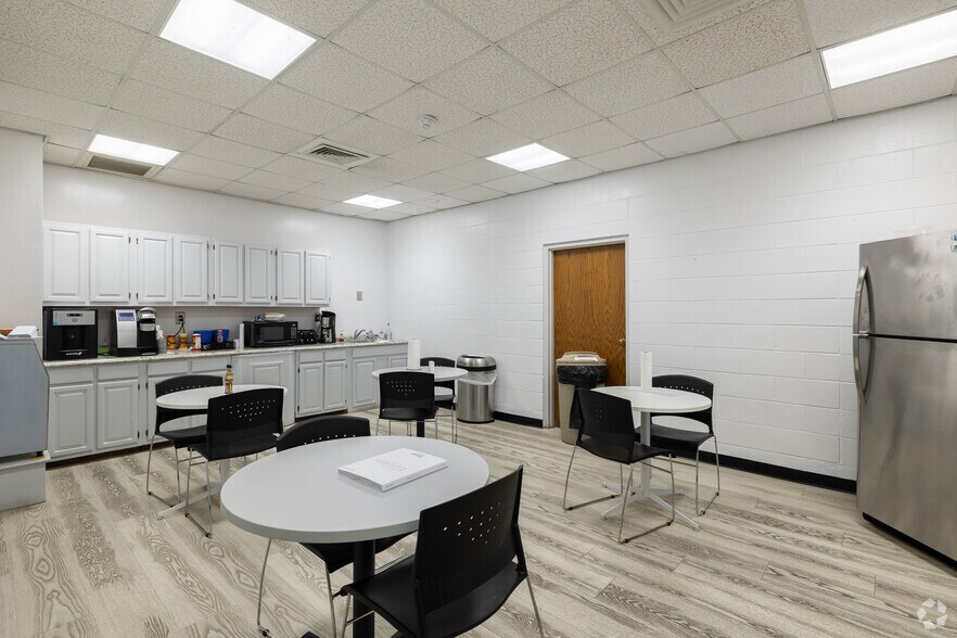 More Photos Of 5102 La Roche Ave, Savannah Office For Lease