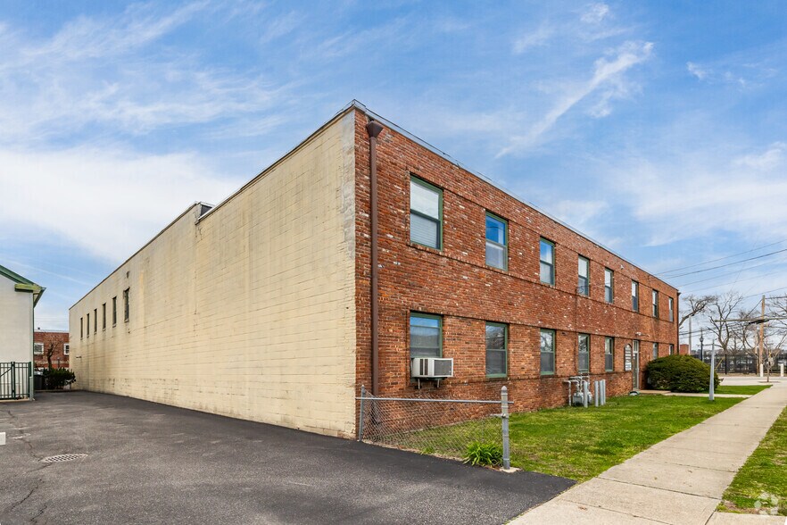 Primary Photo Of 69 Hamilton Ave, Oyster Bay Office For Sale