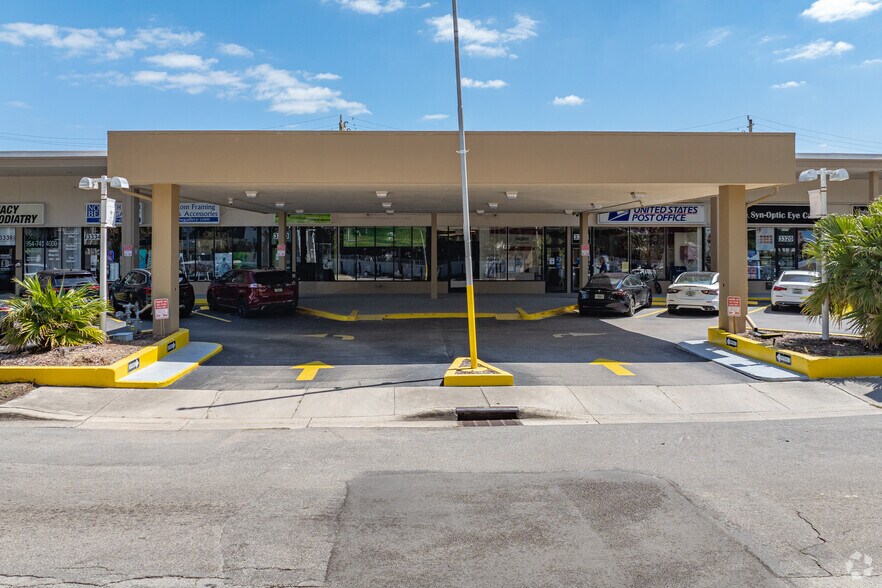 More Photos Of 3300-3370 NE 34th St, Fort Lauderdale Storefront Retail Office For Lease