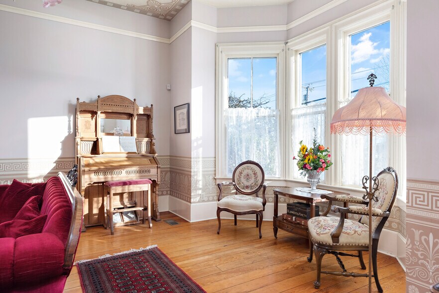 More Photos Of 704 N Main St, Coupeville Hospitality For Sale