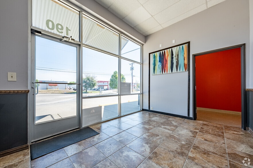 More Photos Of 3855 Business Park Dr, Amarillo Showroom For Lease