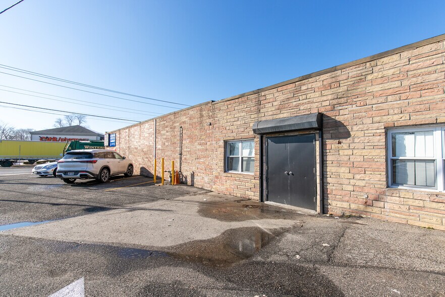 More Photos Of 718-724 N Wellwood Ave, Lindenhurst Storefront Retail Office For Sale