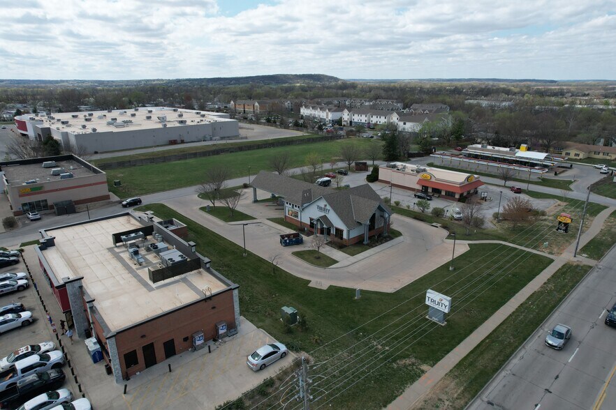 More Photos Of 2221 W 31st St, Lawrence Bank For Sale