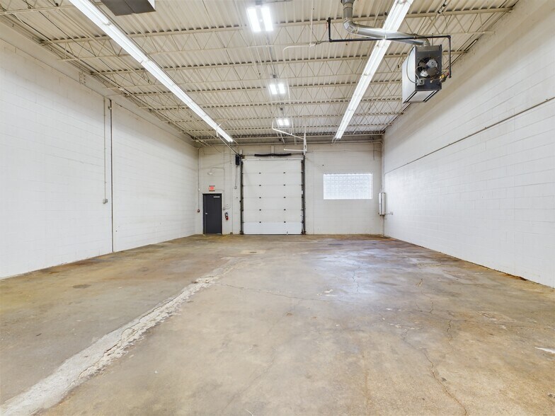 More Photos Of 3750 Industrial Ave, Rolling Meadows Warehouse For Sale