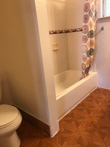 More Photos Of 1004 S Main St, Pasadena Apartments For Sale