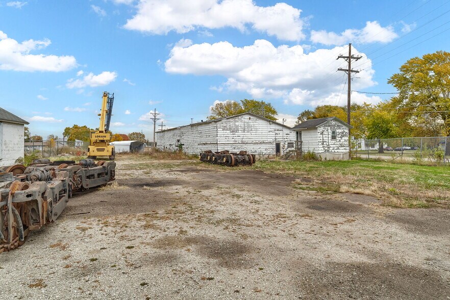 More Photos Of 604 South St, Mazon Warehouse For Sale