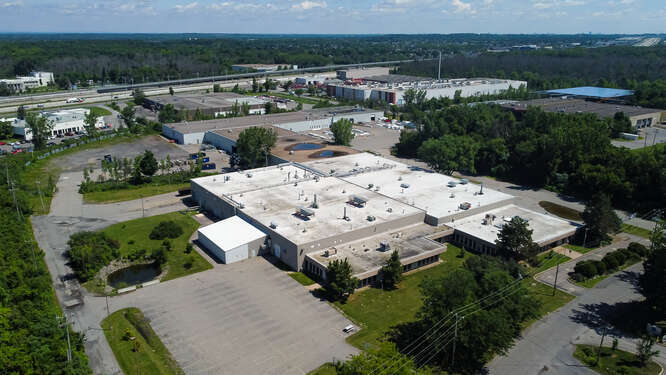More Photos Of 650 Av Lee, Baie-d'Urfé Warehouse For Lease