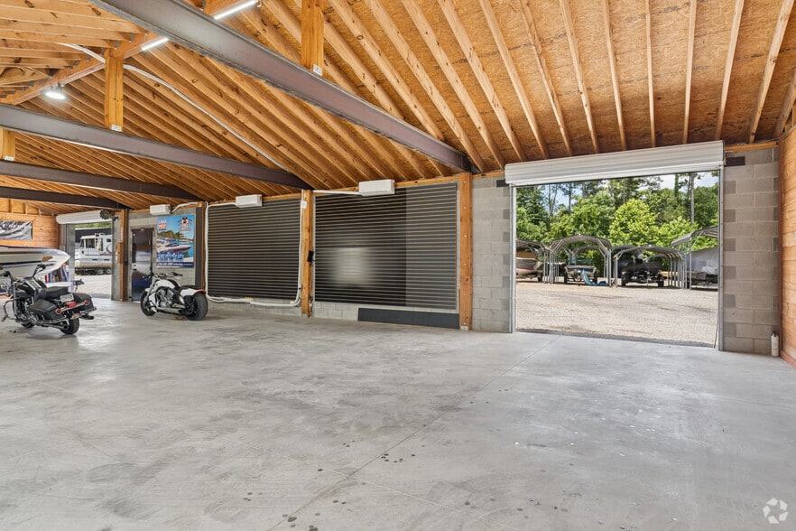 More Photos Of 400-420 Victoria Rd, Woodstock Storefront For Sale