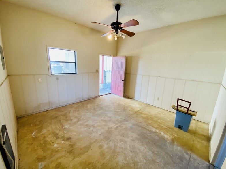 More Photos Of 1014 W County Line Rd, New Braunfels Office Residential For Sale