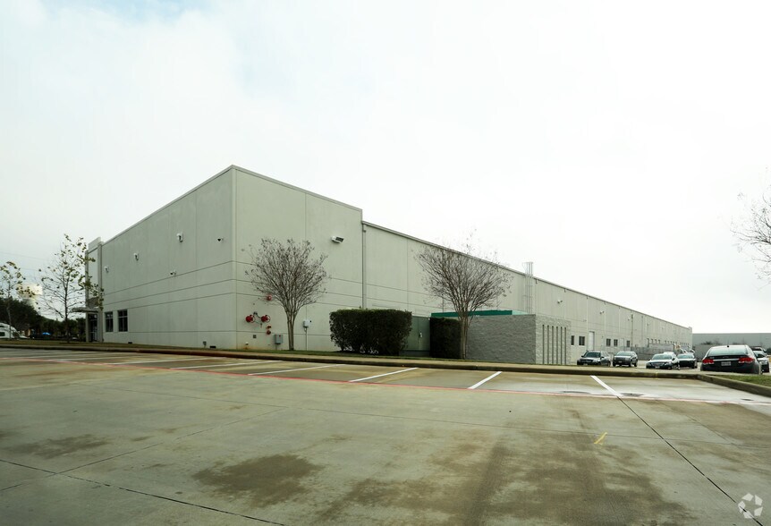 More Photos Of 21501 Park Row Dr, Katy Warehouse For Lease