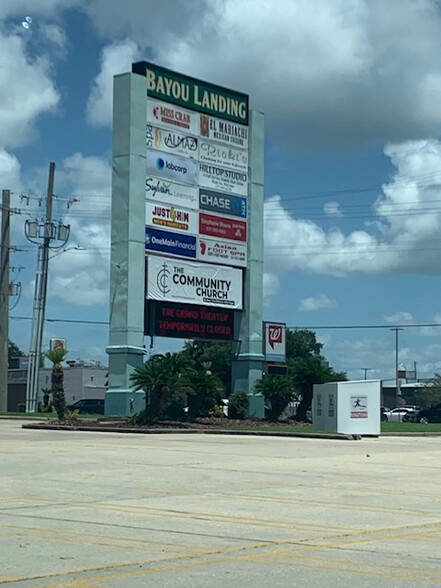 Primary Photo Of 1000 Parkview Dr, New Iberia Storefront Retail Office For Lease