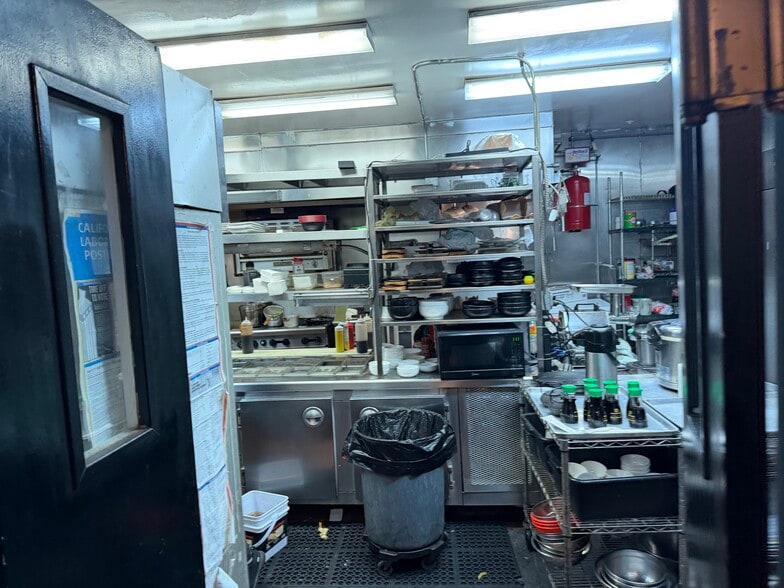More Photos Of 270 S La Cienega Blvd, Beverly Hills Restaurant For Lease