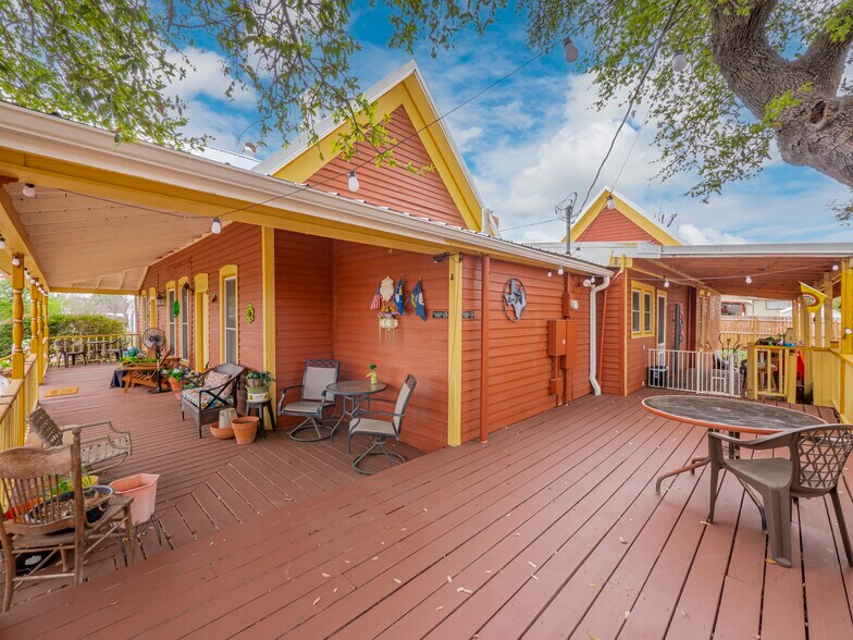 More Photos Of 1307 Wright St, Llano Freestanding For Sale