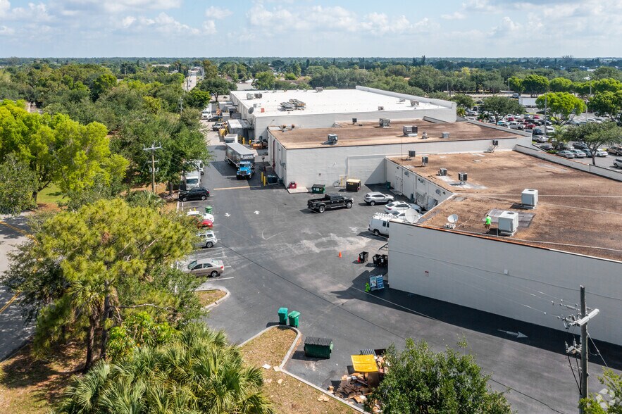 More Photos Of 4851-5038 Golden Gate Pky, Naples General Retail For Lease