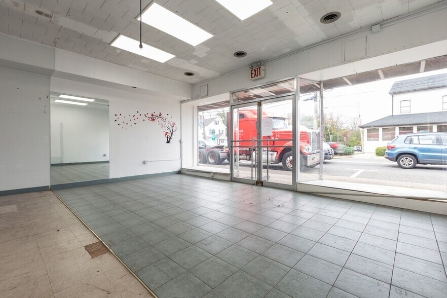 More Photos Of 390 Ramapo Valley Rd, Oakland Freestanding For Lease