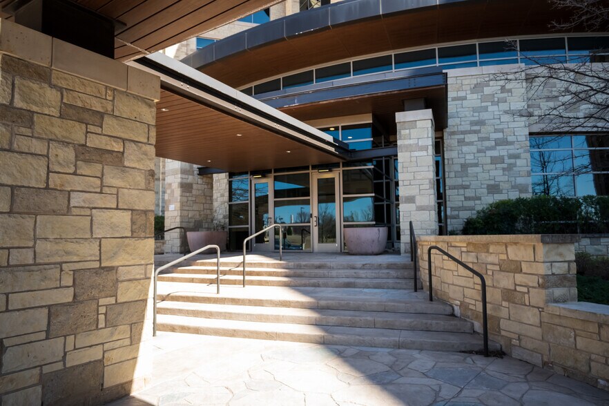 More Photos Of 8200 S Unit Dr, Tulsa Office For Lease