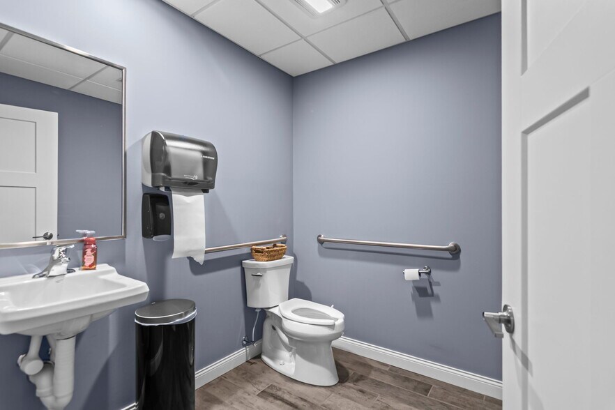 More Photos Of 3901 Pintail Dr, Springfield Office For Sale