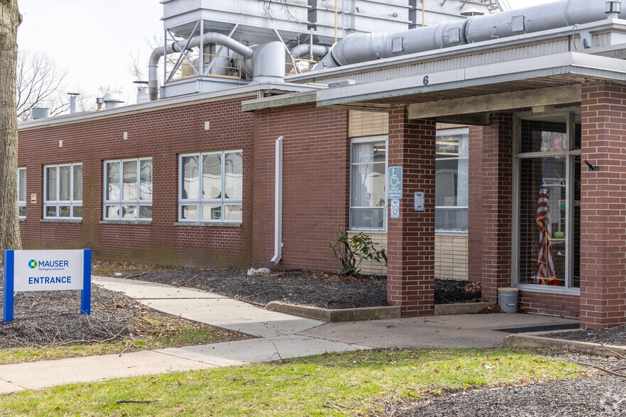 More Photos Of 3 Litho Rd, Lawrenceville Manufacturing For Sale