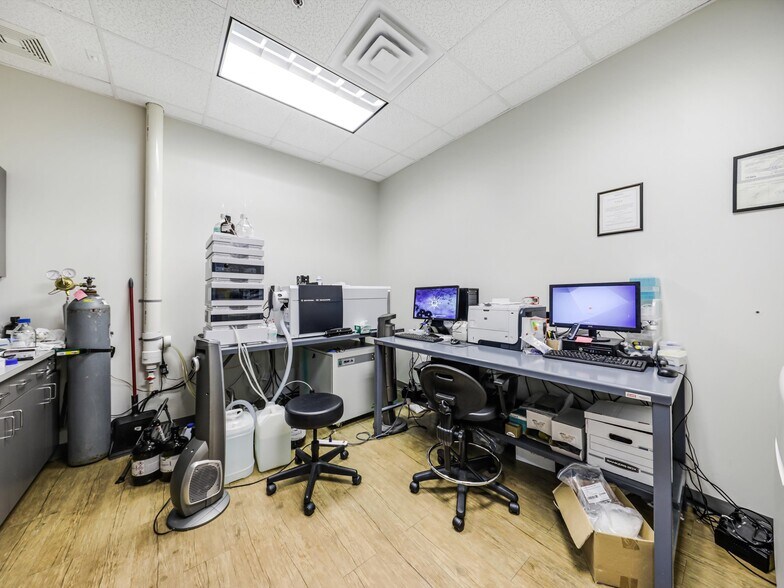 More Photos Of 7709 San Jacinto Pl, Plano Loft Creative Space For Sale