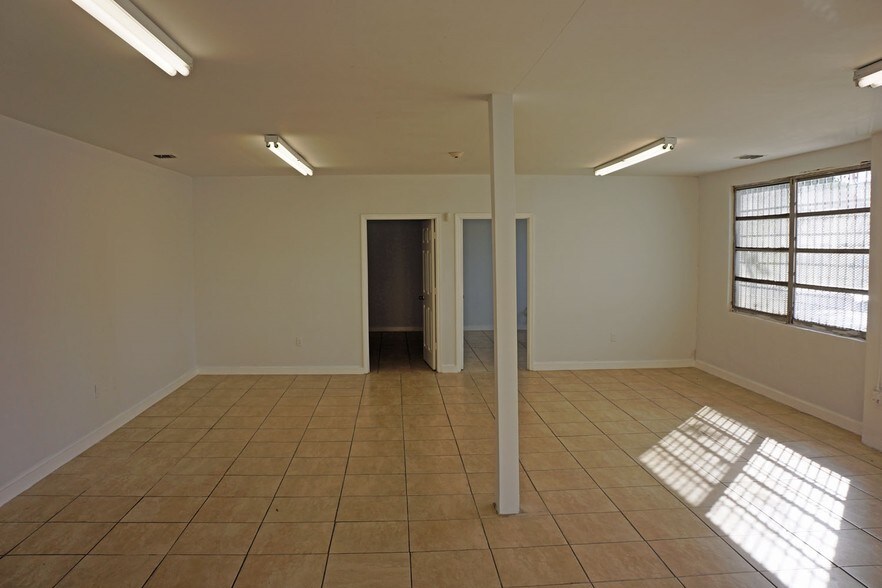 More Photos Of 3690 NW 52nd St, Miami Warehouse For Lease