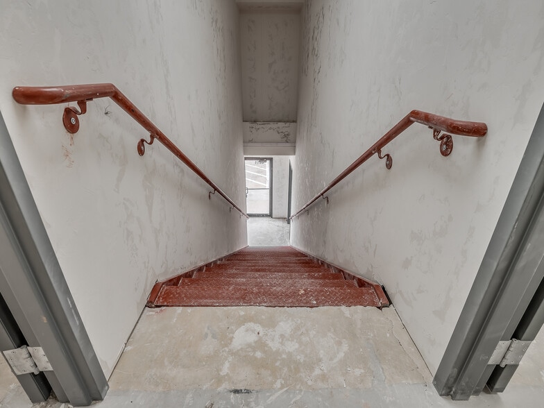 More Photos Of 4403-4411 SW 3rd St, Oklahoma City Showroom For Sale