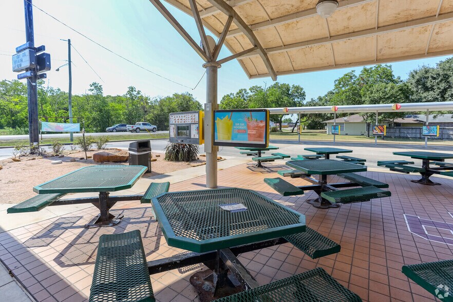 More Photos Of 373 S Dill St, East Bernard Fast Food For Lease