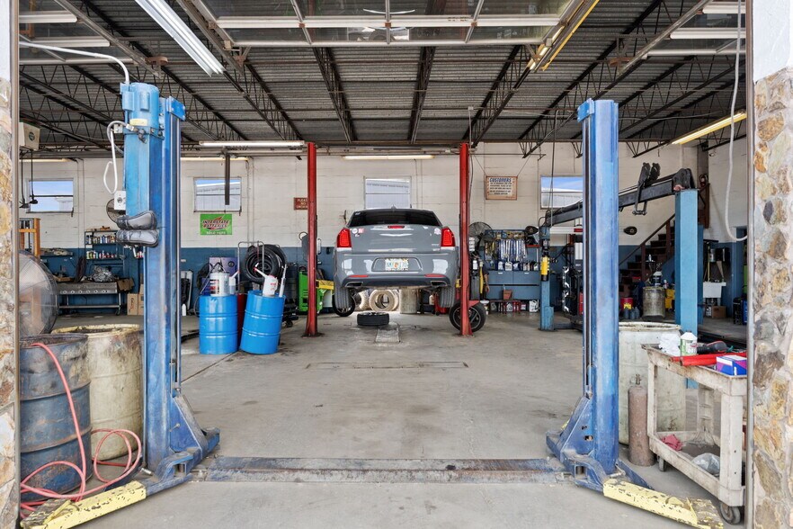 More Photos Of 6826 Ridge Rd, Port Richey Auto Repair For Sale