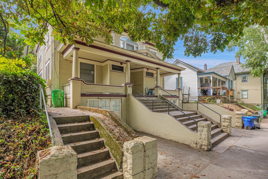 More Photos Of 1626 SE Alder St, Portland Apartments For Sale