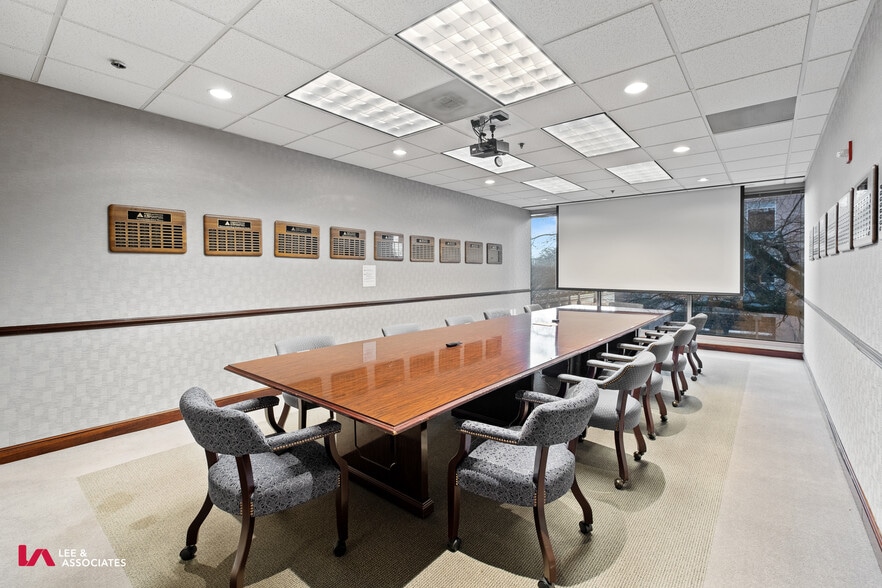 More Photos Of 2200 Lake Blvd NE, Atlanta Office For Sale