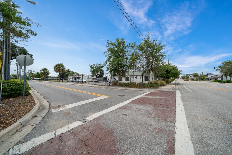 More Photos Of 98 NE 9th St, Ocala Unknown For Lease