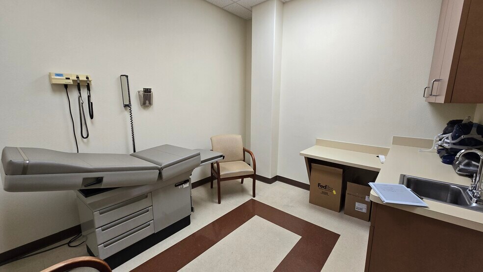 More Photos Of 11706 Fallbrook Dr, Houston Medical For Lease