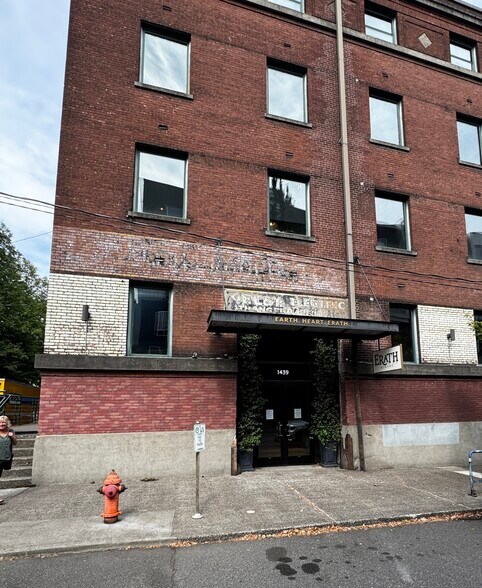 More Photos Of 1439 NW Marshall St, Portland General Retail For Lease