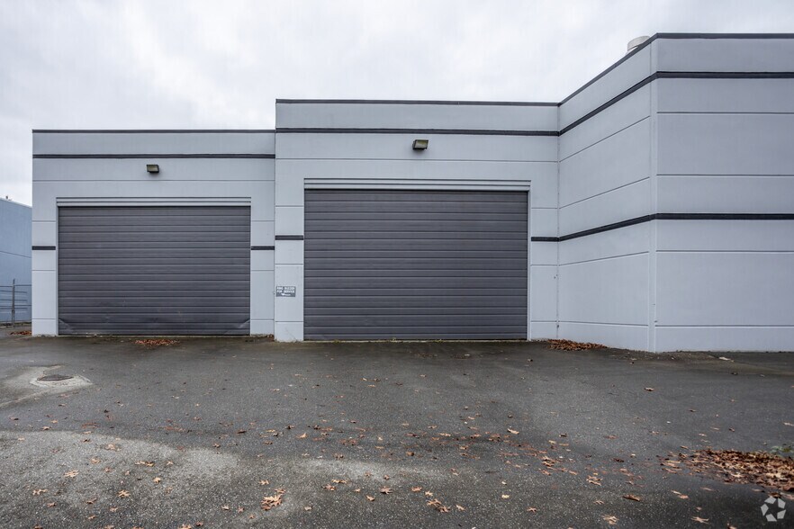 More Photos Of 8920 Fraserton Ct, Burnaby Warehouse For Lease