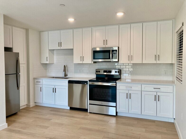 More Photos Of 1915 E Martin Luther King Jr Blvd, Austin Apartments For Sale
