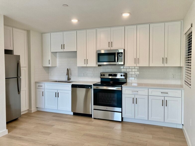 More Photos Of 1915 E Martin Luther King Jr Blvd, Austin Apartments For Sale