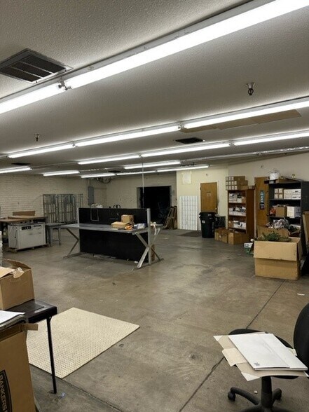 More Photos Of 298 N Pine St, Globe Light Distribution For Sale