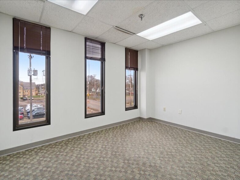 More Photos Of 1100 W Saginaw St, Lansing Medical For Sale