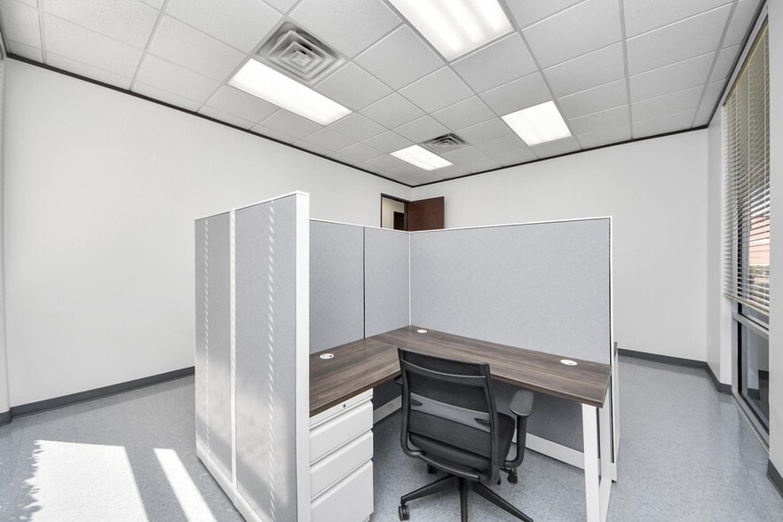 More Photos Of 1335 Space Park Dr, Houston Office For Lease
