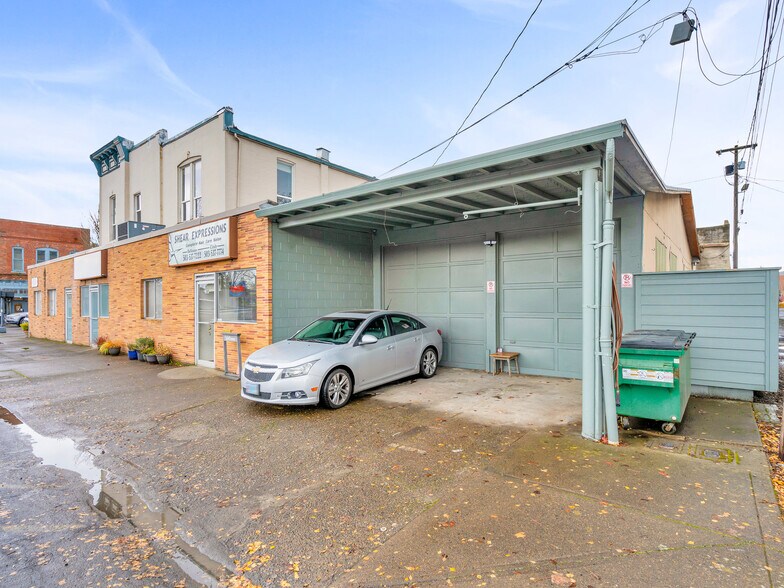 More Photos Of 811 E 1st St, Newberg Storefront Retail Residential For Lease
