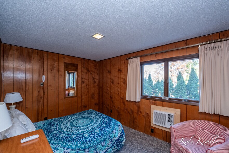 More Photos Of 104 W Houghton Lake Dr, Prudenville Hotel For Sale