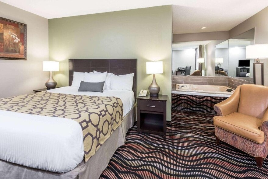More Photos Of 61595 Southgate Pky, Cambridge Hotel For Sale