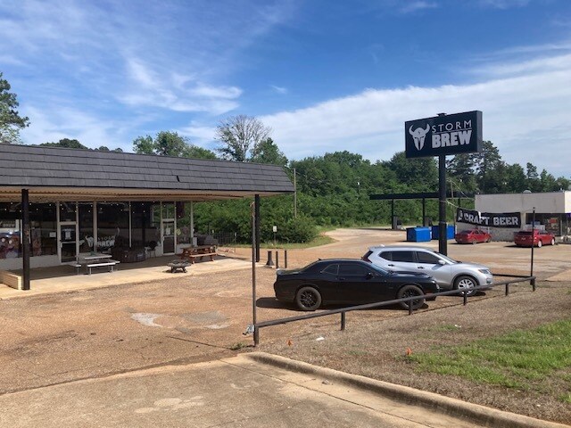 More Photos Of 600 N Main St, Lone Star Restaurant For Sale