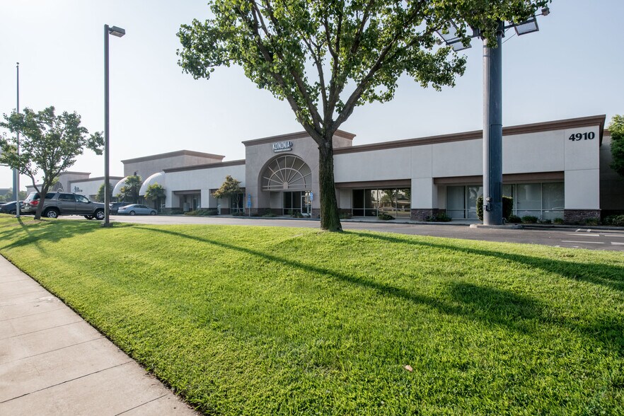 More Photos Of 4910 E Ashlan Ave, Fresno Office For Sale