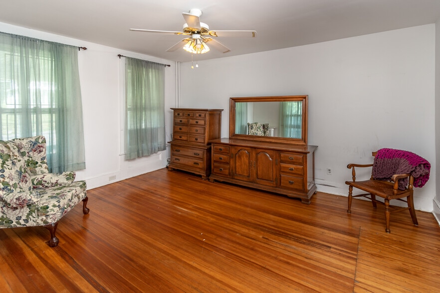 More Photos Of 38 John Ringo Rd, Ringoes Apartments For Sale