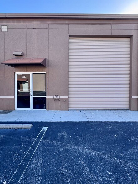 More Photos Of 4730 Enterprise Ave, Naples Light Distribution For Sale