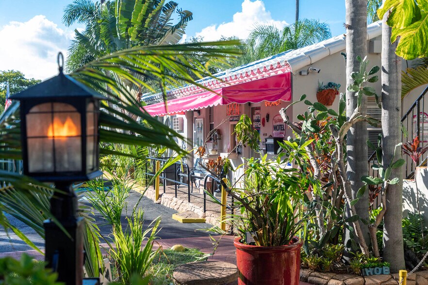 More Photos Of 1411 S Federal Hwy, Hollywood Hotel For Sale