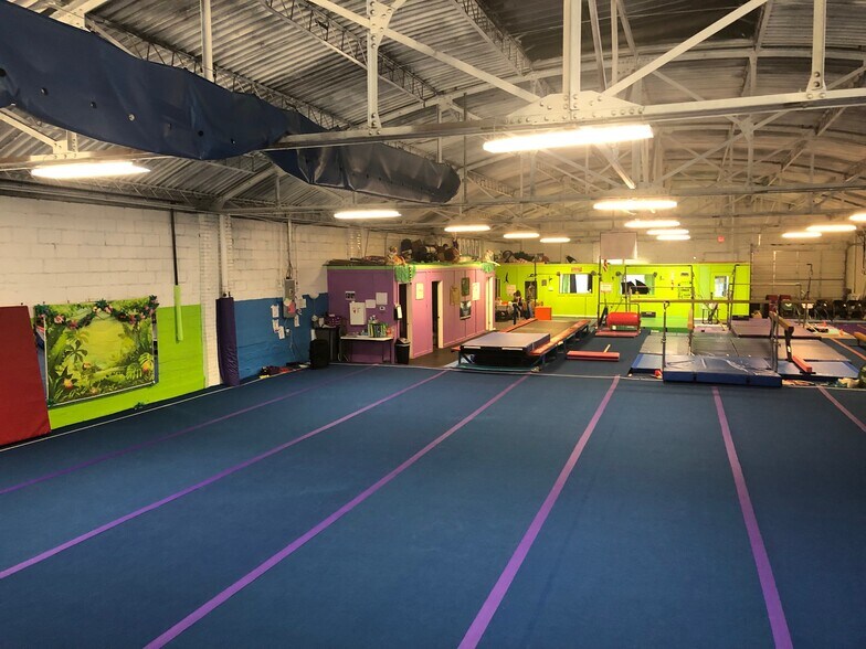 More Photos Of 135 S Ohio Ave, Atoka Flex For Lease