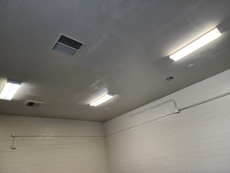More Photos Of 1515 E Tulare Ave, Tulare Flex For Lease